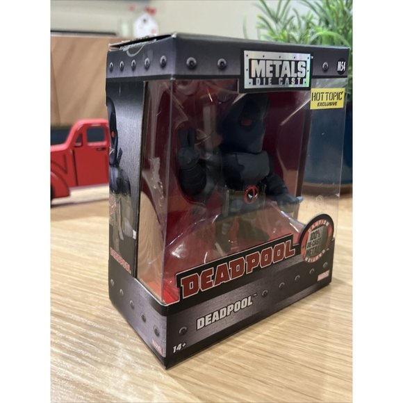 Marvel Deadpool Die Cast Action Figure Hot Topic Exclusive Gray Version - Picture 3 of 11